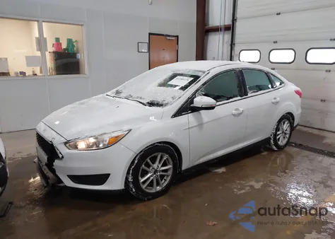2016 Ford Focus Se z USA, uszkodzony, nr VIN 1FADP3F21GL297110